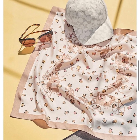 NWT COACH Large scarf Flower Carriage pattern 87x89cm 100% Silk - Picture 8 of 8